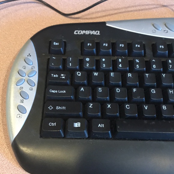 Vintage 2004-2005 Compaq/RadioShack Multimedia Keyboard - Picture 4 of 7
